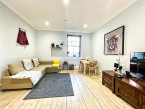 Stunning 2 Bed Apt Nr The Royal Mile & The Castle
